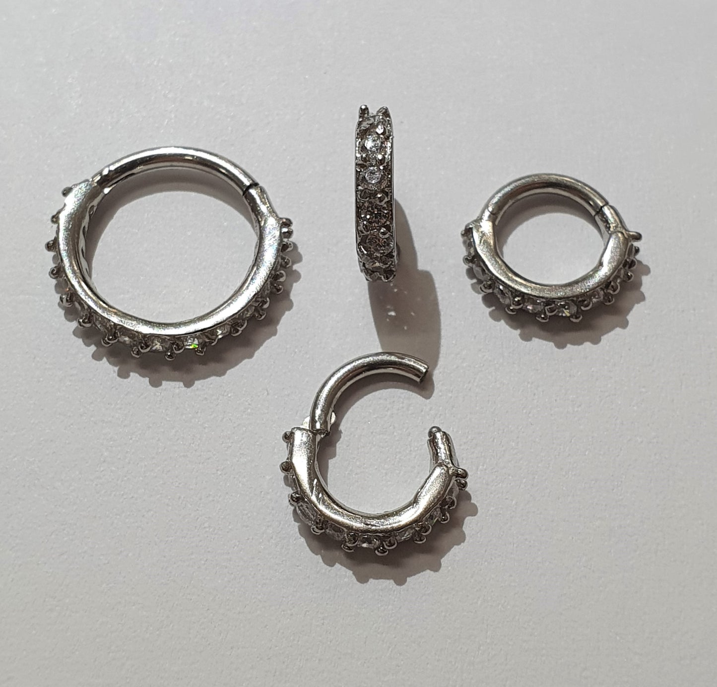 Hinged Ring with Edge Facing Crystals 1.2mm(16g)