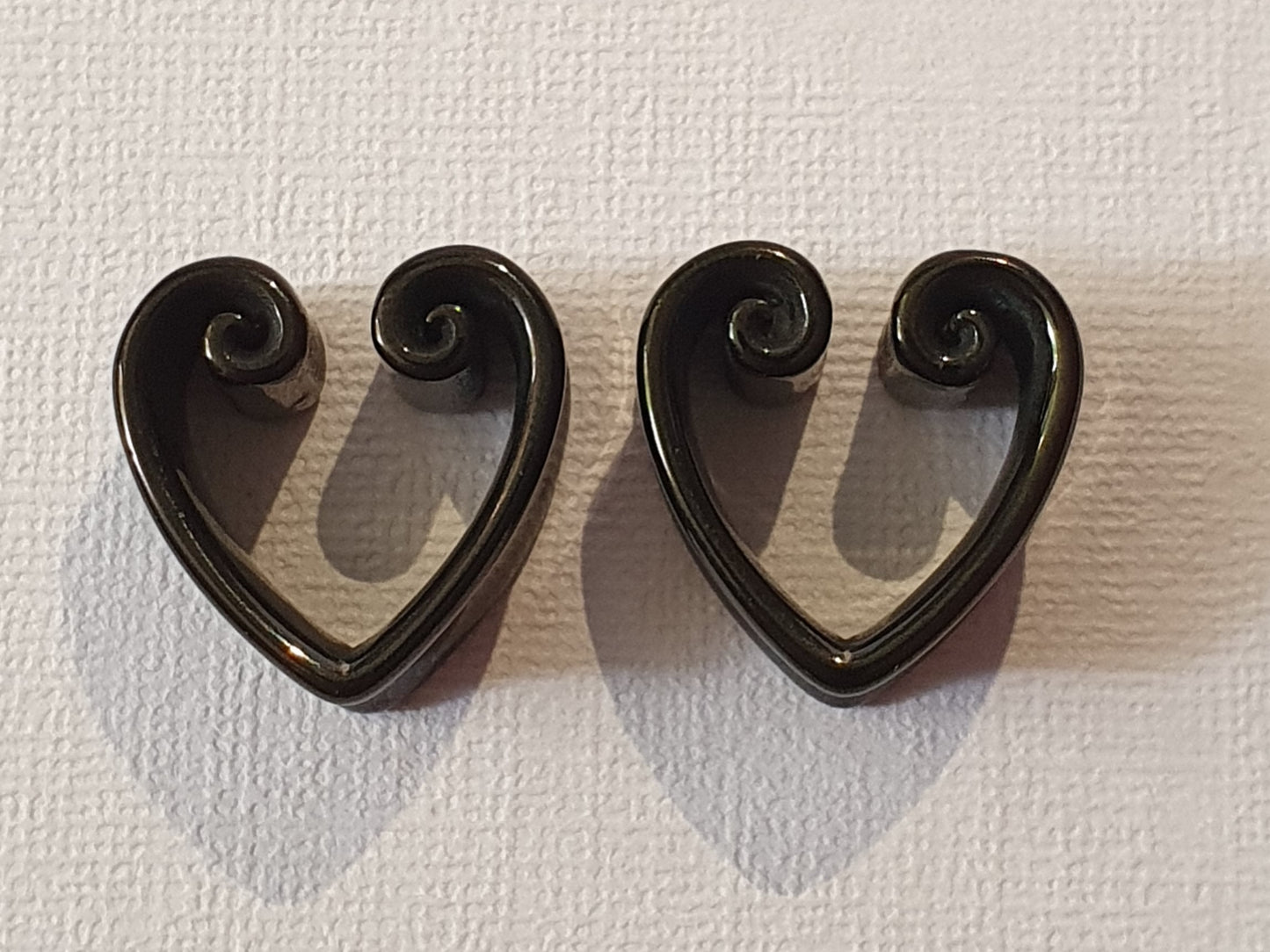 Heart Ear Saddle - black & silver
