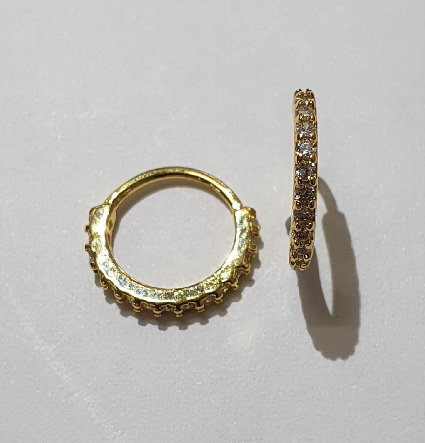 Forward Facing Crystals Twist Ring 1mm