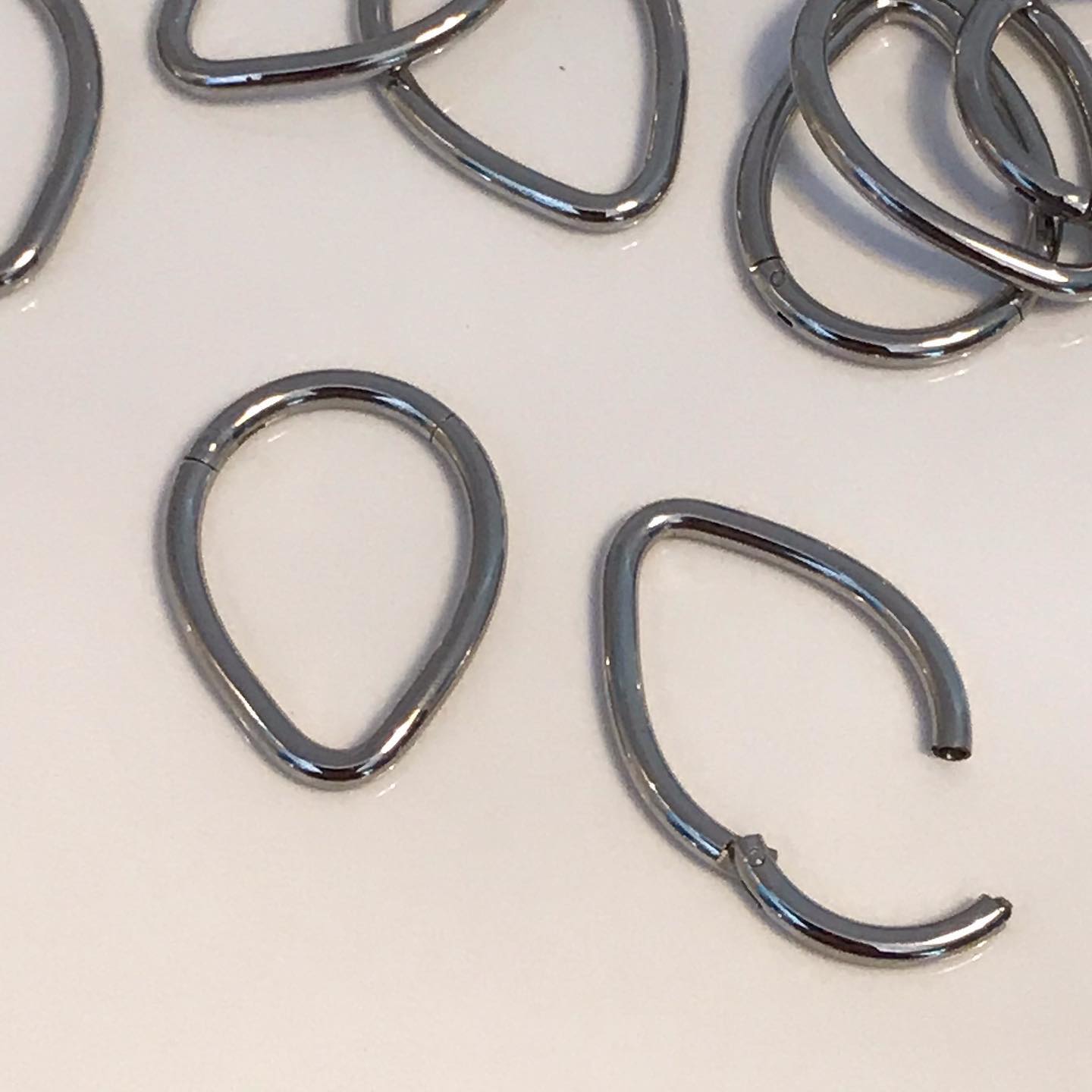 Hinged Segment Ring Teardrop 1.2mm(16g)
