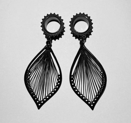 Threaded Black Tunnel with leaf