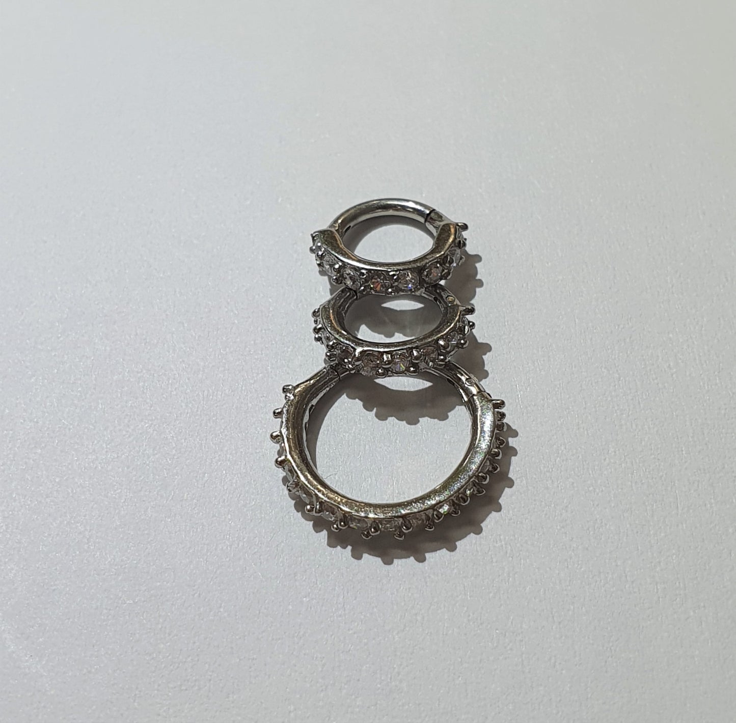 Hinged Ring with Edge Facing Crystals 1.2mm(16g)