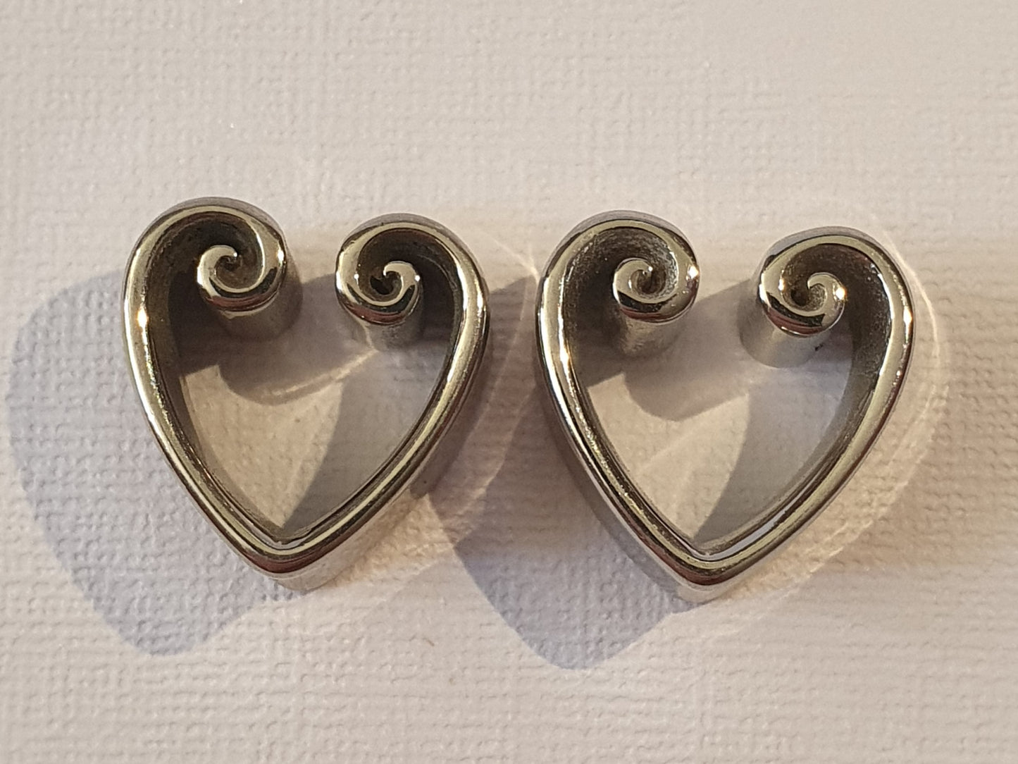 Heart Ear Saddle - black & silver