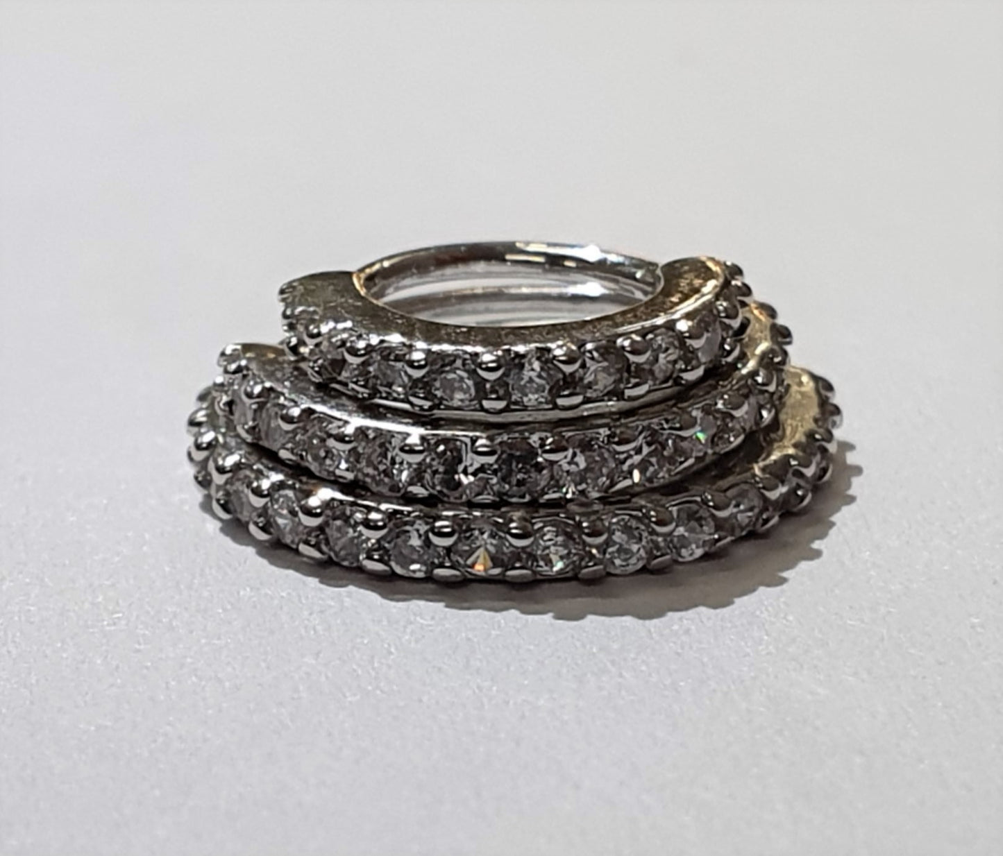Forward Facing Crystals Twist Ring 1mm