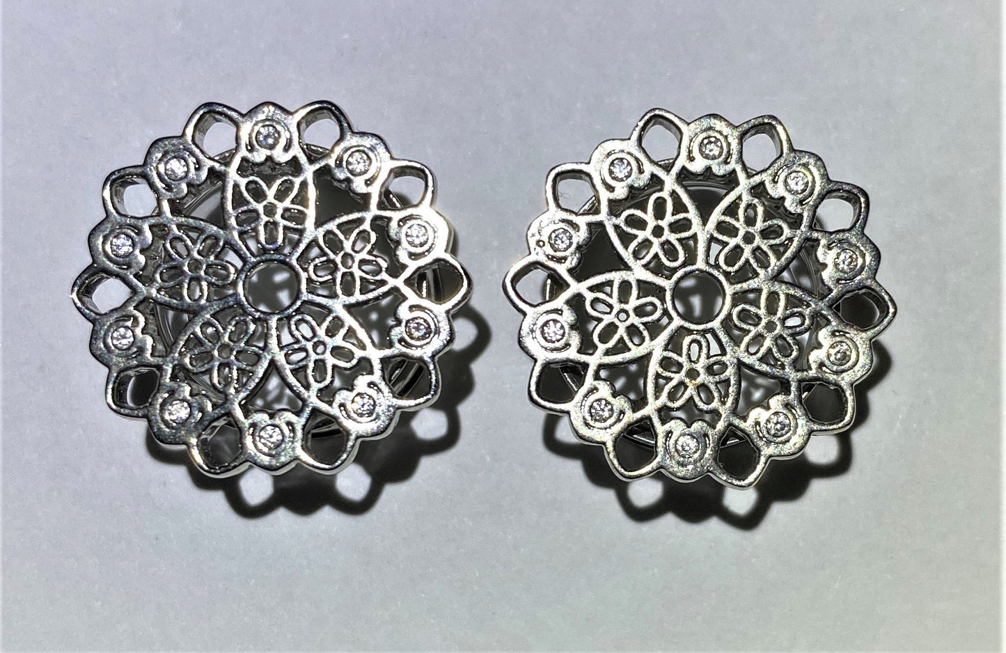 Steel flower plug with diamanté encrusted edges (Flared)